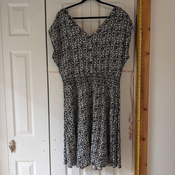 Black & white print dress 16 - Picture 3 of 11